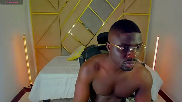 Snapshot of Latrellx7 chatting on 12-04-25, 03:27 Latrellx7 online show from 12-04-25, 03:27