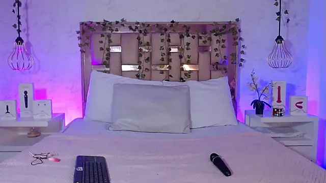 GigiVolkova online show from 09-10-25, 08:20