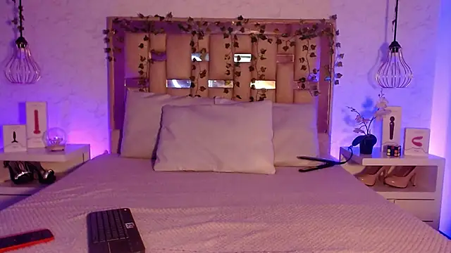 GigiVolkova online show from 10-09-25, 07:45