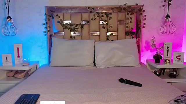 GigiVolkova online show from 12-18-25, 08:04