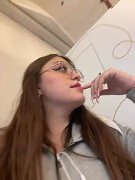 Snapshot of sweet_valery21 chatting on 03-06-25, 02:18 sweet valery21 online show from 03-06-25, 02:18