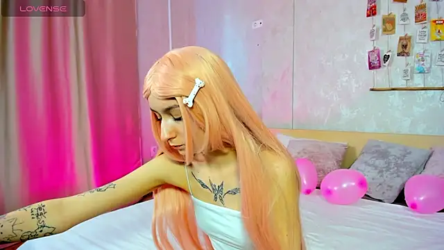 Snapshot of Doris_Scott chatting on 02-14-25, 08:21 Doris Scott online show from 02-14-25, 08:21