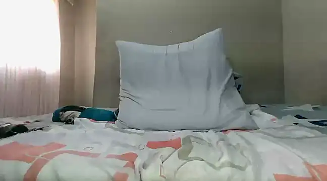 Snapshot of WetwetPussy31 chatting on 03-05-25, 11:38 WetwetPussy31 online show from 03-05-25, 11:38