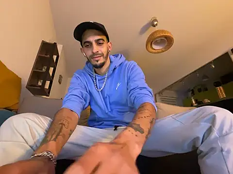 Snapshot of Rebeu313 chatting on 12-12-24, 12:48 Rebeu313 online show from 12-12-24, 12:48