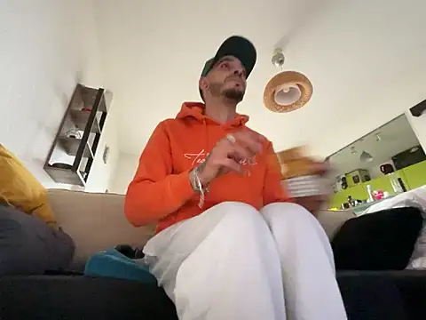 Snapshot of Rebeu313 chatting on 01-03-25, 03:22 Rebeu313 online show from 01-03-25, 03:22