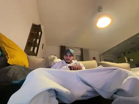 Snapshot of Rebeu313 chatting on 01-16-25, 11:16 Rebeu313 online show from 01-16-25, 11:16