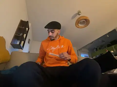 Snapshot of Rebeu313 chatting on 01-27-25, 05:15 Rebeu313 online show from 01-27-25, 05:15