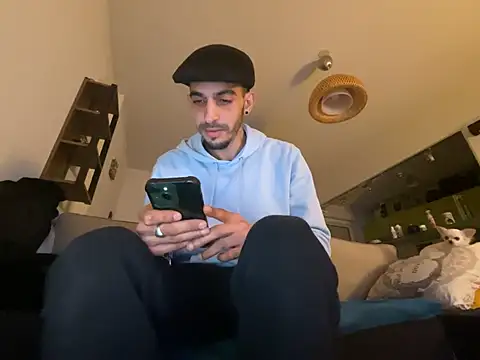 Snapshot of Rebeu313 chatting on 02-11-25, 10:07 Rebeu313 online show from 02-11-25, 10:07