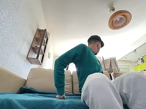 Snapshot of Rebeu313 chatting on 03-10-25, 10:26 Rebeu313 online show from 03-10-25, 10:26