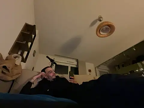 Snapshot of Rebeu313 chatting on 03-16-25, 01:07 Rebeu313 online show from 03-16-25, 01:07