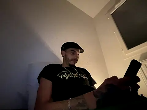 Snapshot of Rebeu313 chatting on 10-01-25, 03:45 Rebeu313 online show from 10-01-25, 03:45