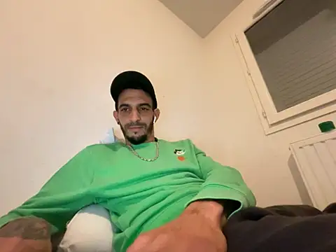 Snapshot of Rebeu313 chatting on 10-09-25, 10:41 Rebeu313 online show from 10-09-25, 10:41