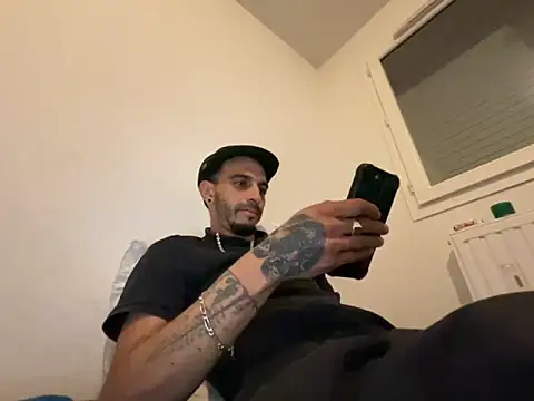 Snapshot of Rebeu313 chatting on 10-16-25, 09:27 Rebeu313 online show from 10-16-25, 09:27