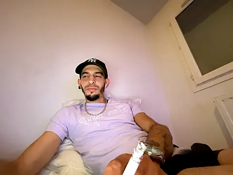 Rebeu313 online show from 12-15-25, 04:55