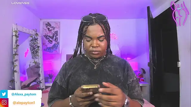 Snapshot of Alexa_paytom1 chatting on 01-11-25, 11:35 Alexa paytom1 online show from 01-11-25, 11:35