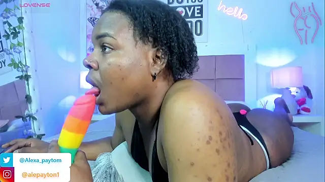 Snapshot of Alexa_paytom1 chatting on 03-20-25, 12:08 Alexa paytom1 online show from 03-20-25, 12:08