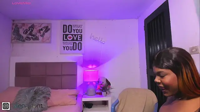 Snapshot of Alexa_paytom1 chatting on 10-25-25, 04:20 Alexa paytom1 online show from 10-25-25, 04:20