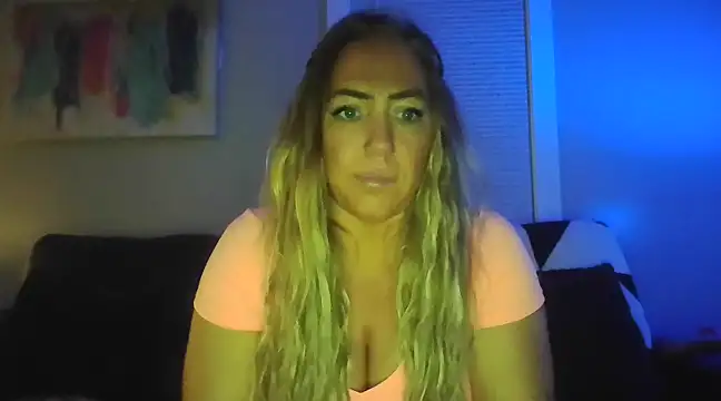 Snapshot of sunshinekisses chatting on 02-13-25, 11:47 sunshinekisses online show from 02-13-25, 11:47