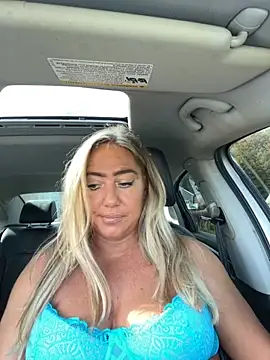 Snapshot of sunshinekisses chatting on 10-11-25, 05:33 sunshinekisses online show from 10-11-25, 05:33