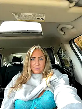 Snapshot of sunshinekisses chatting on 10-16-25, 05:25 sunshinekisses online show from 10-16-25, 05:25