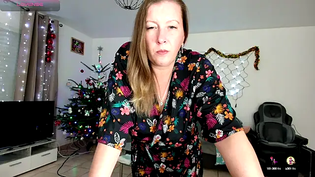 Snapshot of YOUR_ELENA chatting on 12-17-24, 06:20 YOUR ELENA online show from 12-17-24, 06:20