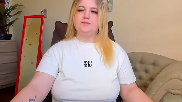 Snapshot of Doliss chatting on 09-17-25, 06:15 Doliss online show from 09-17-25, 06:15