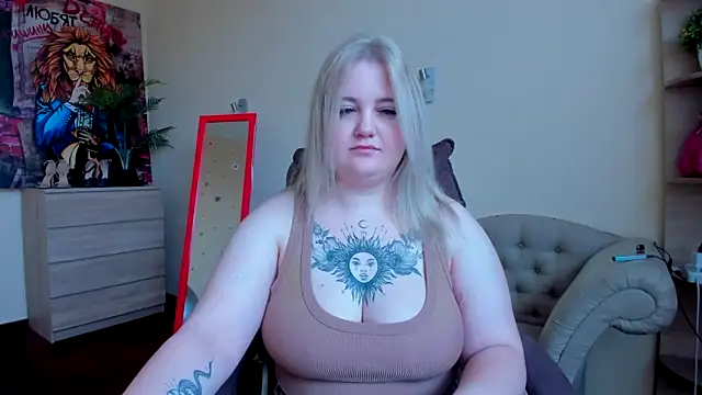 Snapshot of Doliss chatting on 10-11-25, 06:12 Doliss online show from 10-11-25, 06:12