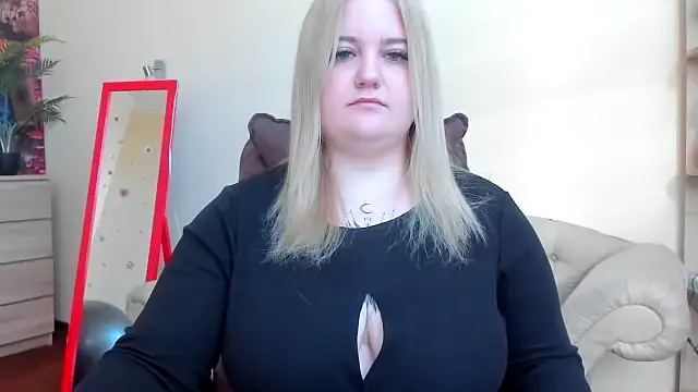 Snapshot of Doliss chatting on 10-16-25, 06:03 Doliss online show from 10-16-25, 06:03