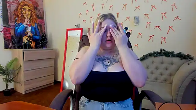 Snapshot of Doliss chatting on 12-14-25, 07:03 Doliss online show from 12-14-25, 07:03