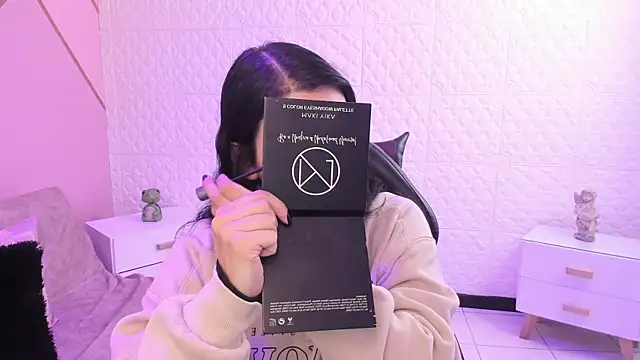 Violetaa diazz online show from 11-24-25, 09:14