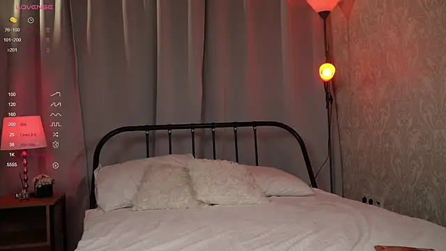 Snapshot of Good_Barbie chatting on 10-19-25, 03:29 Good Barbie online show from 10-19-25, 03:29