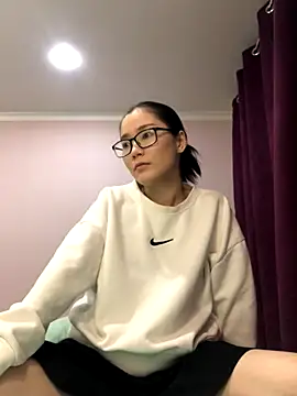 Snapshot of Milka23 chatting on 12-07-24, 05:53 Milka23 online show from 12-07-24, 05:53