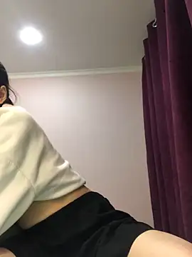 Snapshot of Milka23 chatting on 12-08-24, 01:35 Milka23 online show from 12-08-24, 01:35