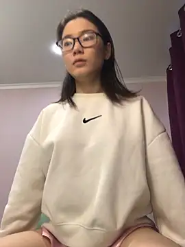 Snapshot of Milka23 chatting on 12-14-24, 12:44 Milka23 online show from 12-14-24, 12:44