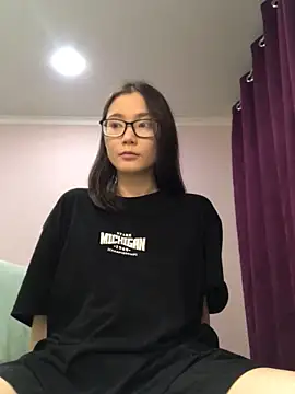 Snapshot of Milka23 chatting on 12-24-24, 01:28 Milka23 online show from 12-24-24, 01:28