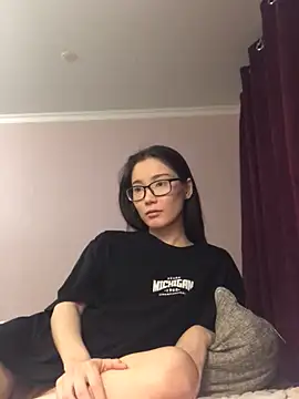 Snapshot of Milka23 chatting on 12-29-24, 06:05 Milka23 online show from 12-29-24, 06:05