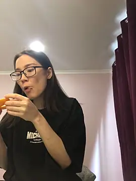 Snapshot of Milka23 chatting on 01-14-25, 08:31 Milka23 online show from 01-14-25, 08:31