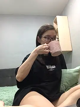 Snapshot of Milka23 chatting on 02-15-25, 10:52 Milka23 online show from 02-15-25, 10:52