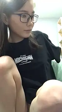 Snapshot of Milka23 chatting on 02-17-25, 12:21 Milka23 online show from 02-17-25, 12:21