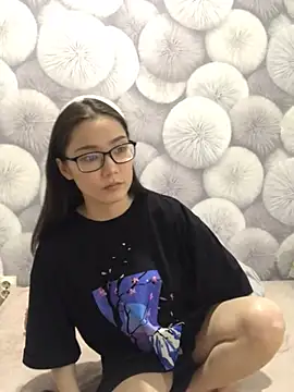 Snapshot of Milka23 chatting on 03-02-25, 05:04 Milka23 online show from 03-02-25, 05:04