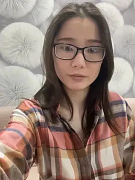 Snapshot of Milka23 chatting on 03-09-25, 02:43 Milka23 online show from 03-09-25, 02:43