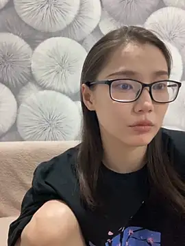 Snapshot of Milka23 chatting on 03-21-25, 04:29 Milka23 online show from 03-21-25, 04:29