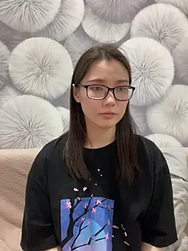 Snapshot of Milka23 chatting on 03-22-25, 11:32 Milka23 online show from 03-22-25, 11:32