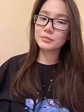 Snapshot of Milka23 chatting on 09-21-25, 06:31 Milka23 online show from 09-21-25, 06:31