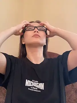 Snapshot of Milka23 chatting on 09-28-25, 07:14 Milka23 online show from 09-28-25, 07:14