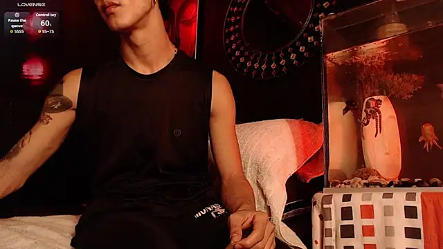 Snapshot of Godly_huan chatting on 11-01-25, 02:46 Godly huan online show from 11-01-25, 02:46