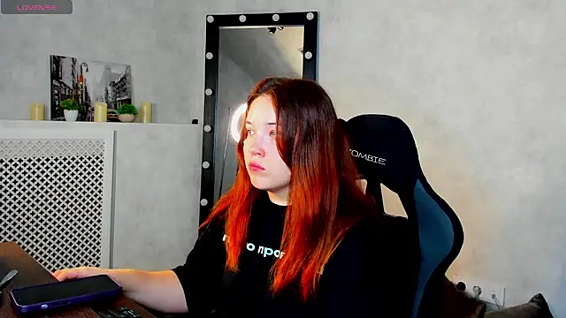 Snapshot of Aliisson_Edwards chatting on 02-06-25, 12:00 Aliisson Edwards online show from 02-06-25, 12:00