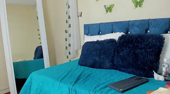 cristalwalker   online show from 03-11-25, 06:52