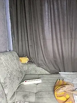 Lola Hale online show from 12-18-25, 06:30