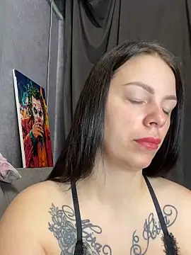 Lola Hale online show from 04-28-26, 07:41